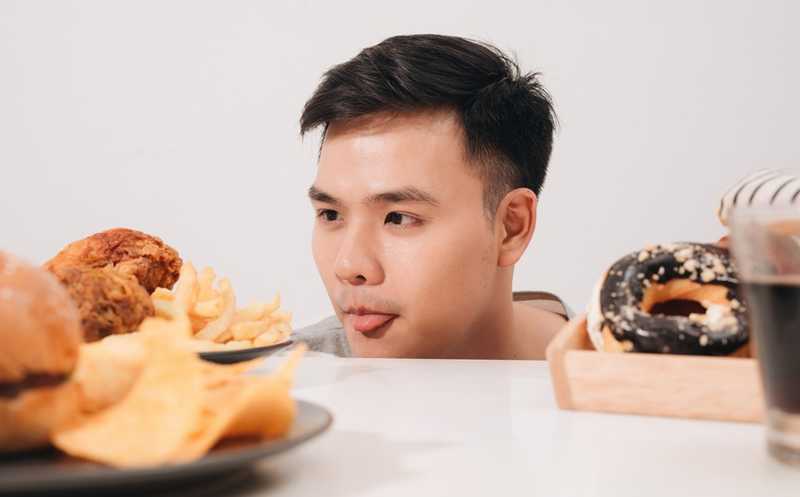 Агонисты рецептора GLP-1 хуже действуют на тех, кто «заедает» эмоции